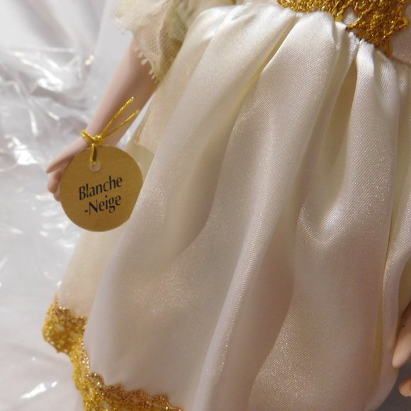 Snow White Land of Enchantment Porcelain Doll International Collectors Society - Picture 8 of 11